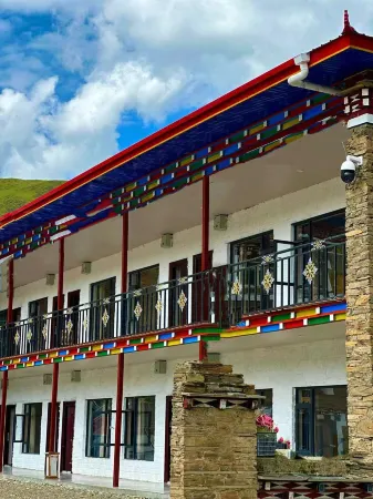 Mountains YUNMUXINCEN  B&B Отели рядом с достопримечательностью «Tagong Grassland»