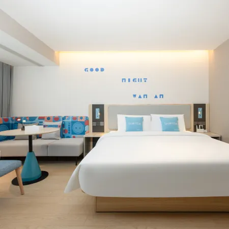 Huasu Hotel (Xining Mojia Street Wangfujing)