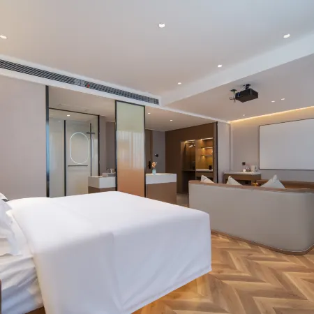 Global 60,000 Miles International Hotel (Xichang Yuelianghu Park Store)