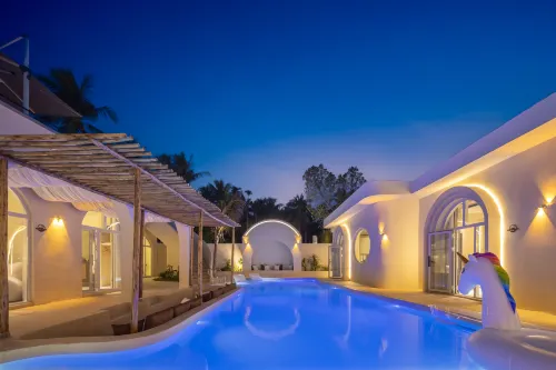 Wanning Liji Keshui Minshuku (Shenzhou Station Wangfujing Duty-Free Port Store)