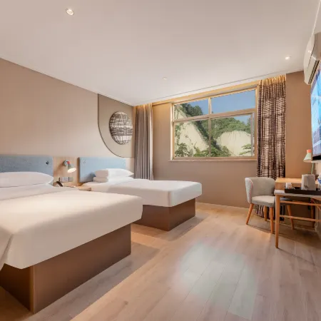 Home Inn (Huayin Huashan Scenic Area Branch)