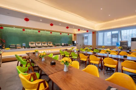 Fangyuan Business Hotel (Neixiang Nanyang)