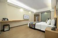 ECHIC Hotel (Guangzhou Baiyun International Airport Terminal) - Mountain view