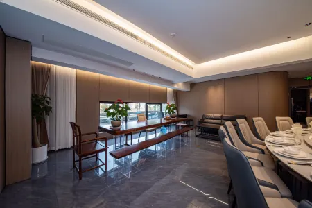 Licheng Hotel (Qingzhen Guangda City) Отели рядом с достопримечательностью «Chaofeng Temple»