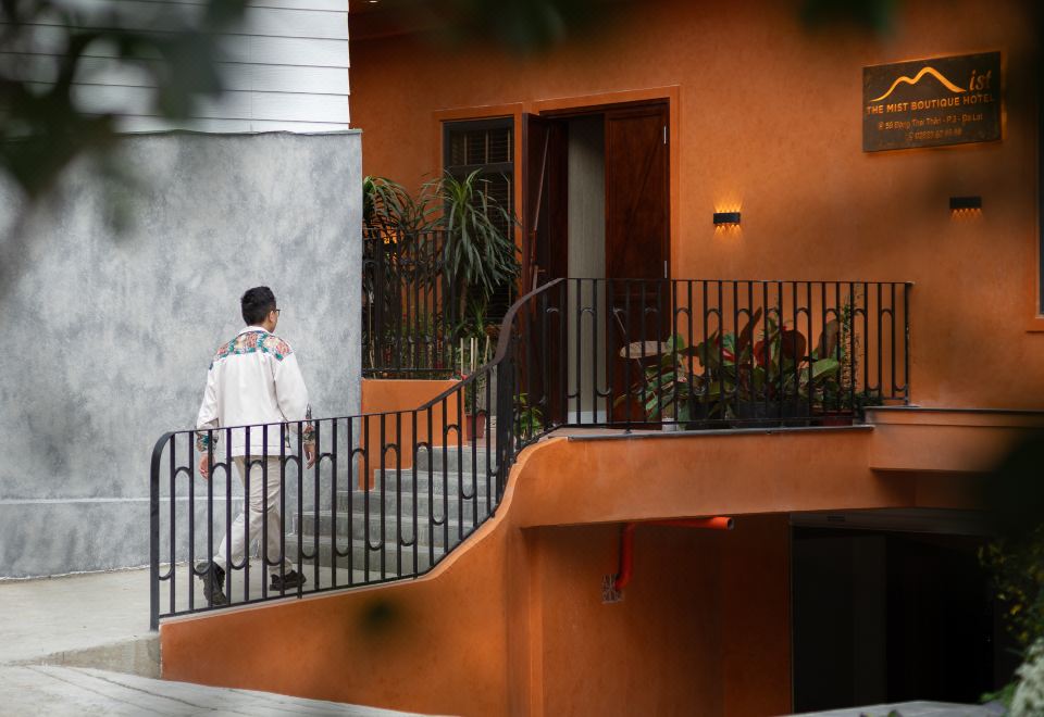 2. 더 미스트 부티..