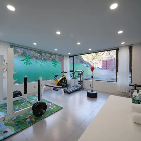 Qinghe Ruijin Private Soup Hot Spring Hotel (Li County Bipenggou Scenic Area Store)
