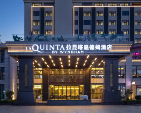 Wyndham La Quinta (Qionghai Yinhai Road) Hotels in Qionghai