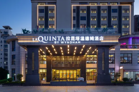 Wyndham La Quinta (Qionghai Yinhai Road) Отели в г. Цюнхай