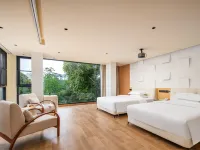 Lakeview Elegant Lodge Hotels near Xiufeng