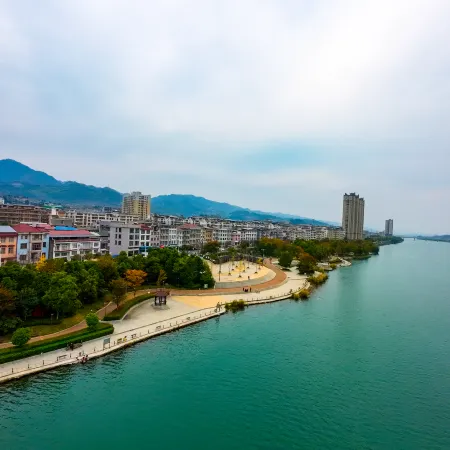 Boyuan Binjiang Hotel (Cili Railway Station People's Square)