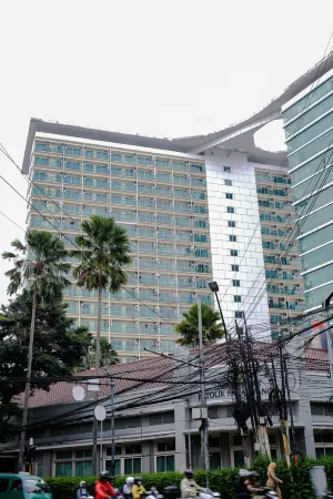 La Grande by Djitu Hospitality Отели рядом с достопримечательностью «Музей Азиатской Конференции Африки»