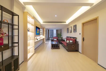 Qingmucun Grand Hotel (Qingmucun Ancient Town Tourist Reception Center) Отели рядом с достопримечательностью «Qingmuchuan Ancient Town»