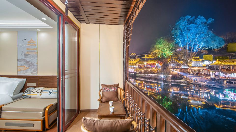 FengHuang Mengqi stilted building river view homestay（Phoenix Ancient Town Hongqiao Store）