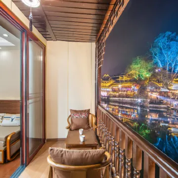 FengHuang Mengqi stilted building river view homestay Hotels near Fenghuang Ancient Town