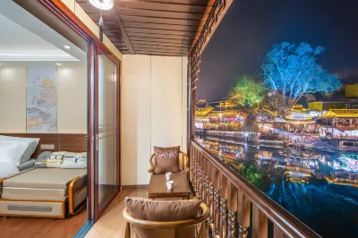 FengHuang Mengqi stilted building river view homestay