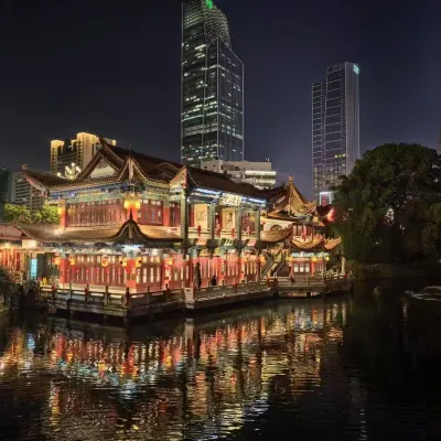 Zhenzhuang Guest House Отели рядом с достопримечательностью «Конгресс-центр Kunming Hall»