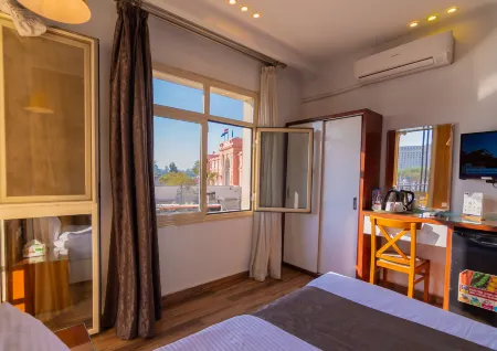 Museum Plaza Hostel Отели рядом с достопримечательностью «Мост 6-го Октября»