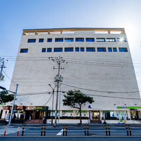 Geoje-si Hound Hotel Jangseungpo