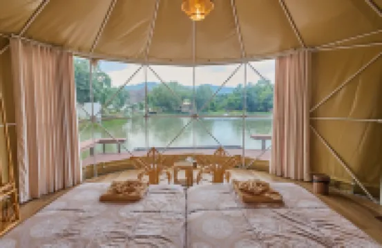 อีโค่อายส์ วิลเลจ