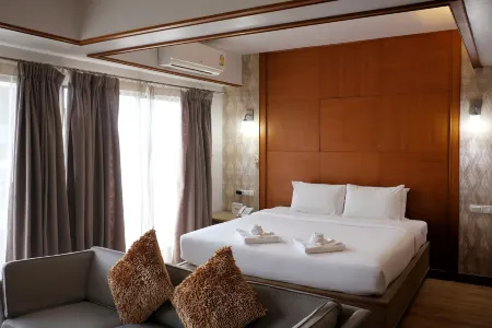 Nonthaburi Palace Hotel Отели рядом с достопримечательностью «The Trust Condo Ngamwongwan»