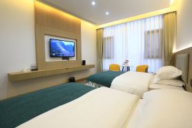 Half Moon Bay Inn (Lijiang Sanyi International Airport Store)