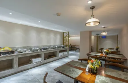 Zhicheng Select Hotel (Yongzhou Vocational and Technical School) Отели рядом с достопримечательностью «Chaoyangyan»