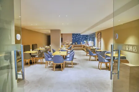 Homeinn · neo (Xiangyang Renmin Road Walmart) Отели рядом с достопримечательностью «Xiangyang Park»