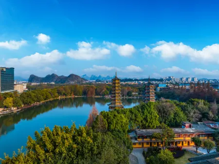 Guilin Linzhong Yayuan Liangjiang Sihu Xiangshan Shop (Originally Manxin Hotel) Отели рядом с достопримечательностью «Guilin Chuanshan Scenic Resort»