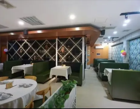 The Royal Garden Hotel Guangzhou Отели рядом с достопримечательностью «TIT Creative Park»