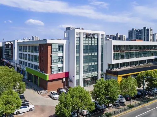 Baishi Express (Changzhou Spring and Autumn Yancheng University Town Hotel) - Bintang 2