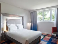 B&B Hotel Cergy Port 4 étoiles バルドアーズのホテル