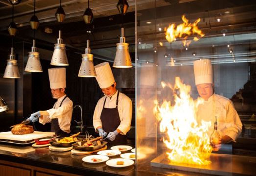 3. 더 스트링스 호..