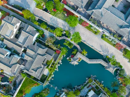 GRAND HOUSE YUYAO Отели рядом с достопримечательностью «Longquan Mountain of Yuyao»