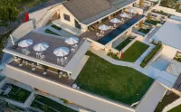 Tengchong Breeze and Courtyard Natural Hot Spring Homestay - سبا