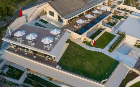 Tengchong Breeze and Courtyard Natural Hot Spring Homestay Отели рядом с достопримечательностью «Beihai Wetland»