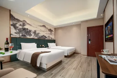 Green Light Man Hotel