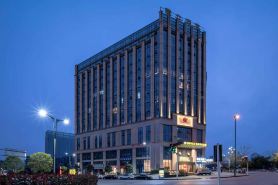 Zhiyi Holiday Hotel (Bazhong East Railway Station)