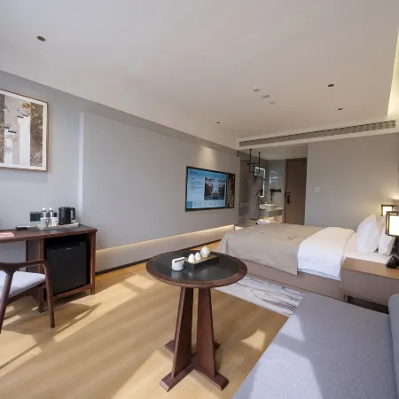 QIANNA HOTEL GLORIOUS(Xinyang High Speed Railway East Station）