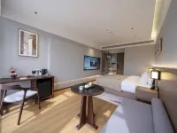 QIANNA HOTEL GLORIOUS(Xinyang High Speed Railway East Station） Hotels in Xinyang