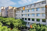 7Days Inn Hotel (Langzhong Ancient Town Center) - parkir