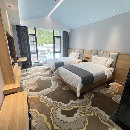 Yadong Shanghai Huayuan Hotel