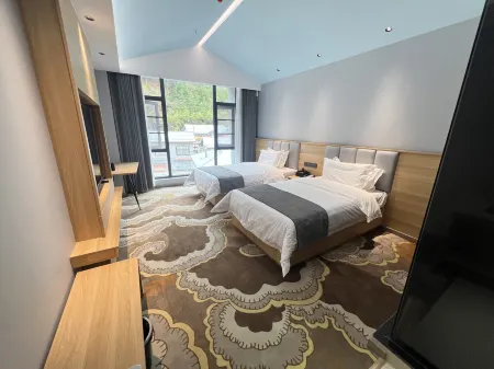 Yadong Shanghai Huayuan Hotel