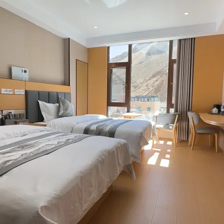 KYIKHANGADVANCEDCONDITIONEDGRANDHOTEL Ξενοδοχεία στην πόλη Ντινγκρί