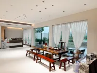 Yiyi Pushé · Lakeside Starry Sky Swimming Pool Vacation Apartment