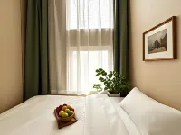 Zhexuejia Hotel (Shanghai Bund Xiaonanmen Subway Station)