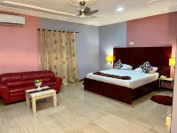 Royal Lee's Hotel โรงแรมใน