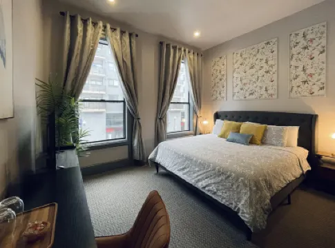 Oaktown Roost Hotels near Oakland Convention Center