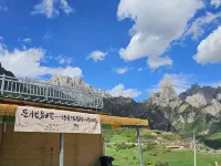 Lotus Forget-Worry Lodge · Facing Main Peak with Sunrise View (Zagana Scenic Area Branch) Hoteles en Têwo