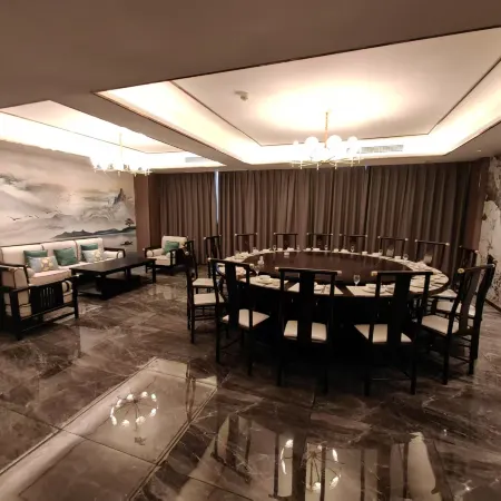 Vienna Hotel (Qihe Avenue Branch)