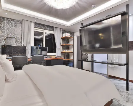 February, Riverside Gyeongsan Hotels in Gyeongsan-si